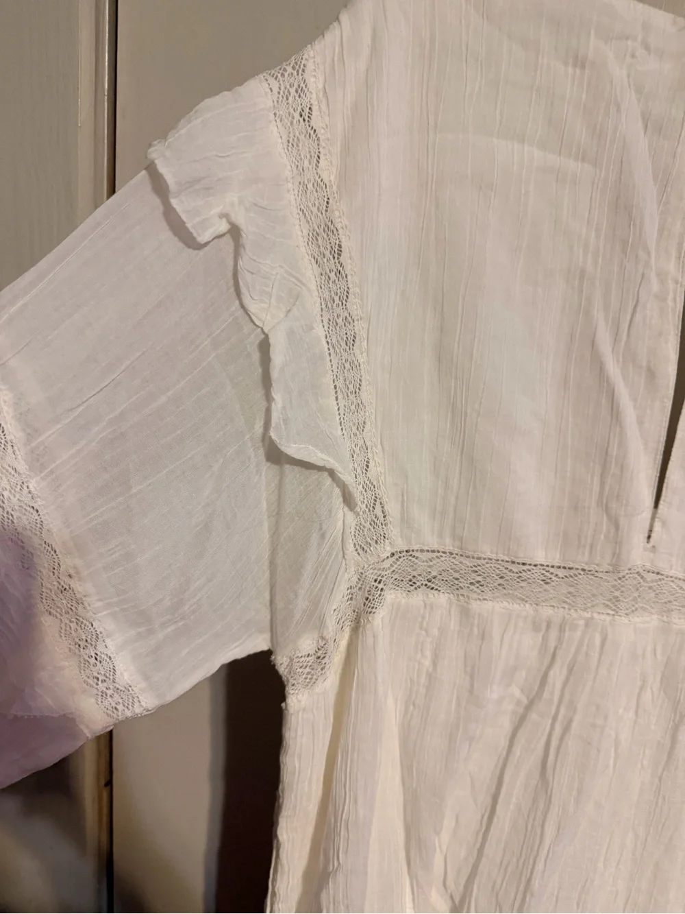Free People White Gauze Lace Trim Boho Peasant Blouse Flutter Sleeve Medium